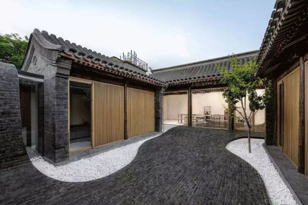 心便能安定下来 蜜多时, 青砖灰瓦山水之间 四合院不仅布局严整,院落