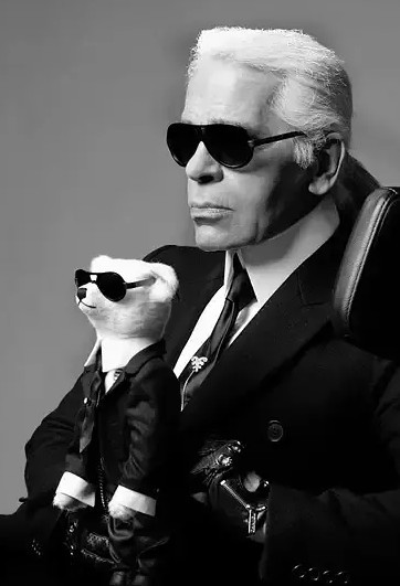 上帝需要设计师了,香奈儿艺术总监老佛爷去世