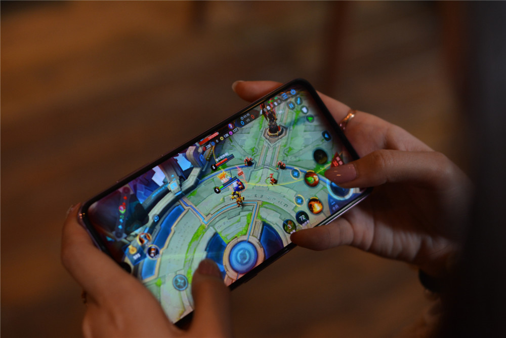 小米9真的这么值得买吗?真机上手实测,价格比