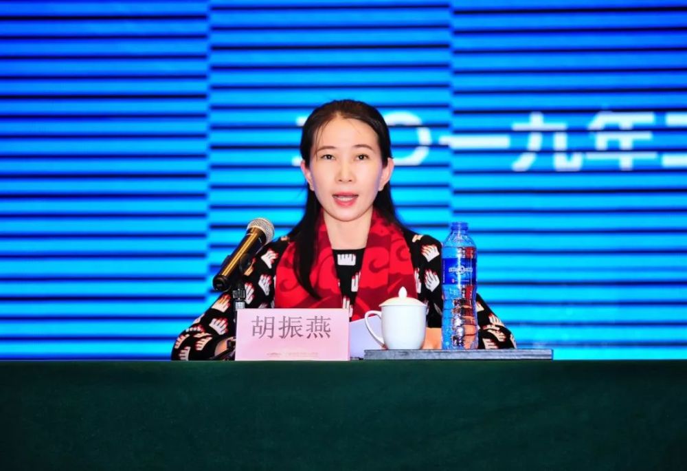 同时获任共青团江西省委副书记的胡振燕,是一名女性干部,生于1981年1