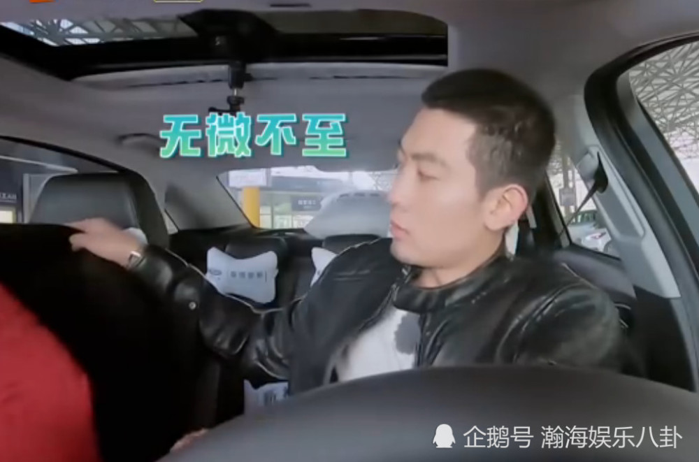 傅园慧在男生面前脱外套,谁注意此时腿上粉色