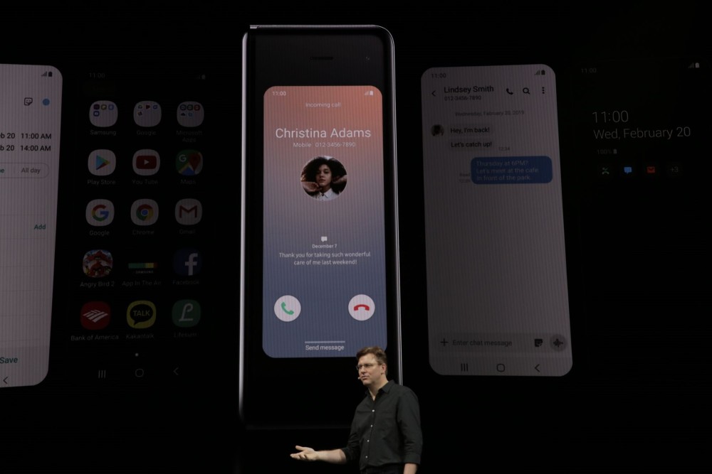 三星发布首款折叠屏手机:屏幕展开达7.3英寸 售价1.3万元