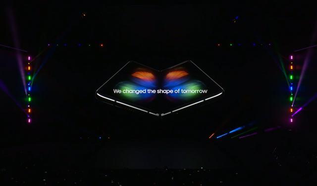 手机全新形态!三星GalaxyFold发布,折叠屏是趋
