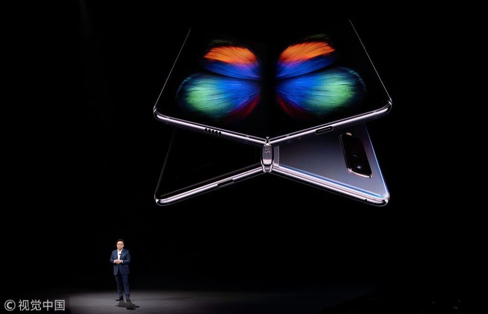 三星折叠屏“截和”友商:最低卖1.34万，你会买吗?