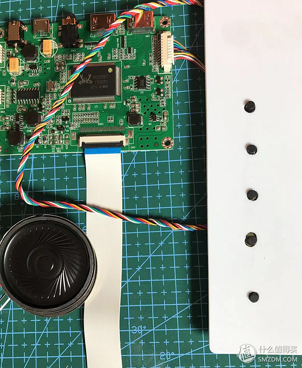 如何低成本打造自己的便携显示器?二百块的1