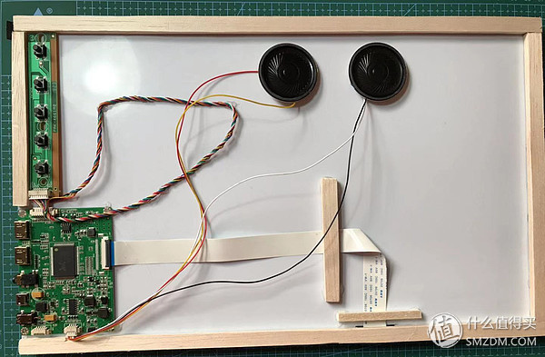 如何低成本打造自己的便携显示器?二百块的1