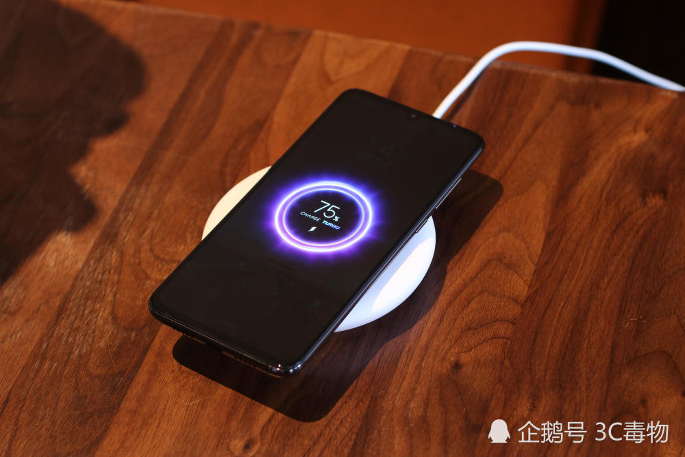 小米9电池3300毫安别小瞧 续航比华为Mate20