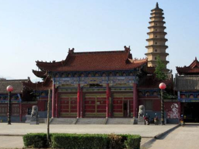 今天小编要给大家介绍的景点是山西省芮城县的两处古建筑,一座是千年