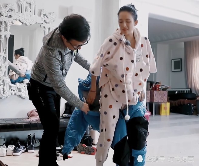 汪峰送章子怡连体羽绒服,被问上厕所怎么办?汪