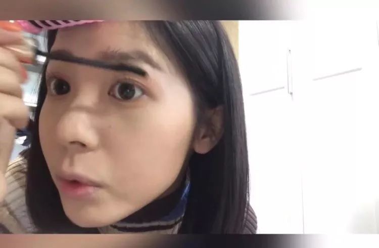 火箭少女谁是素颜女王?杨超越段奥娟太实诚,赖美云力