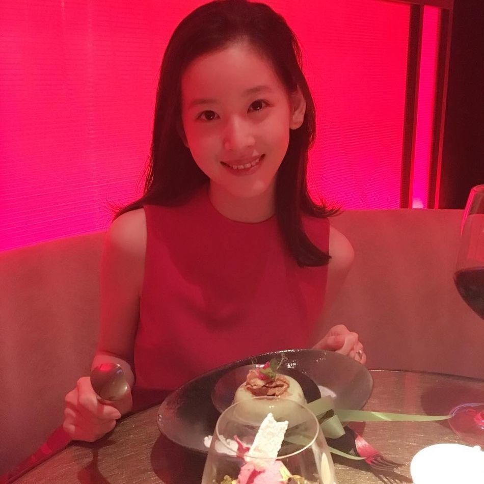 章泽天豪宅新女主晒照被嘲,佩戴王诗龄同款项