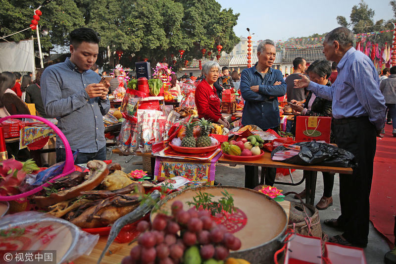 广东揭阳:实拍潮汕地区祭拜妈祖盛况 祭品丰富豪气