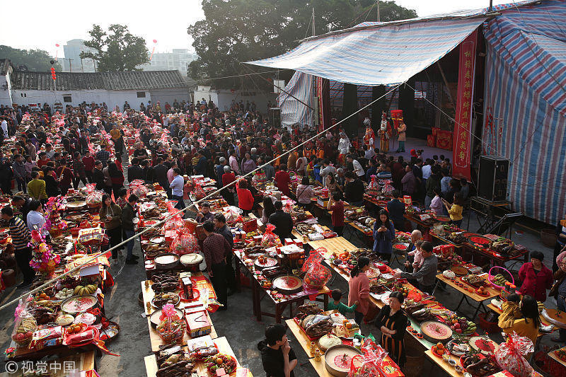 广东揭阳:实拍潮汕地区祭拜妈祖盛况 祭品丰富豪气