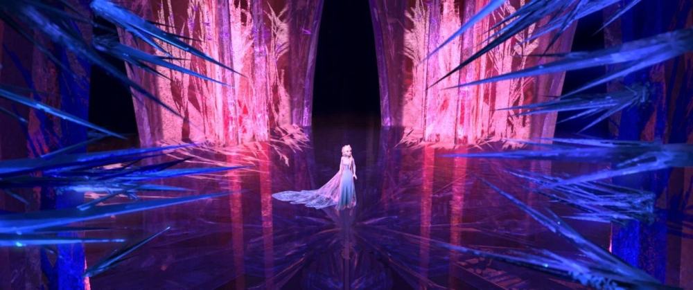 冰雪奇缘:艾莎的冰雪城堡由50名画师共同完成,制作精细到雪花