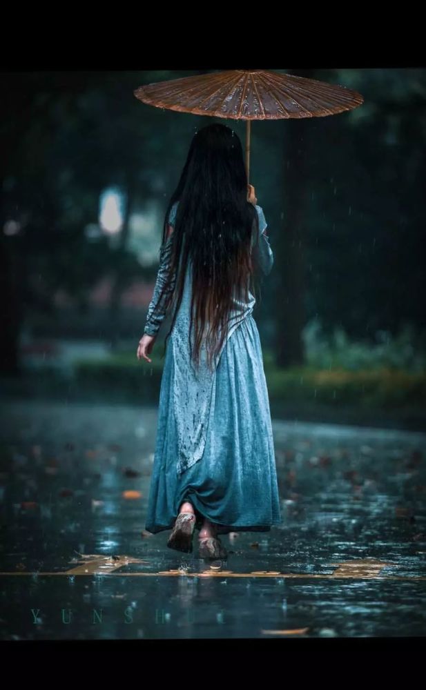 齐豫伤感经典歌曲《走在雨中》,分不清是泪还是雨