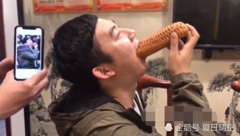 王思聪吃面包再次来袭,塞进嘴里的那刻:这款面包以后吃不到了!