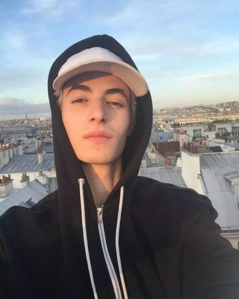 被爱马仕力捧的男模Oscar Kindelan,羡慕他的颜