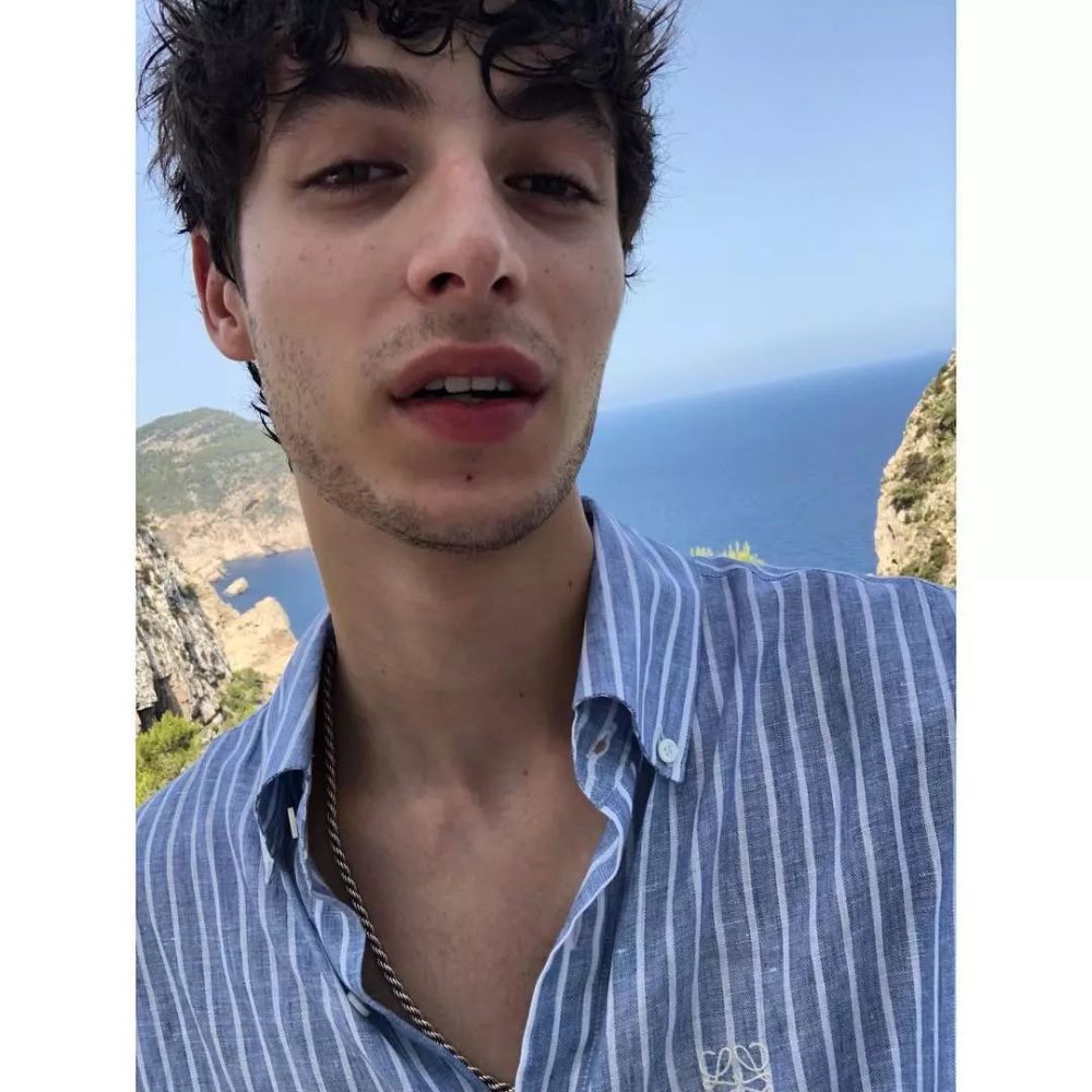 被爱马仕力捧的男模Oscar Kindelan,羡慕他的颜