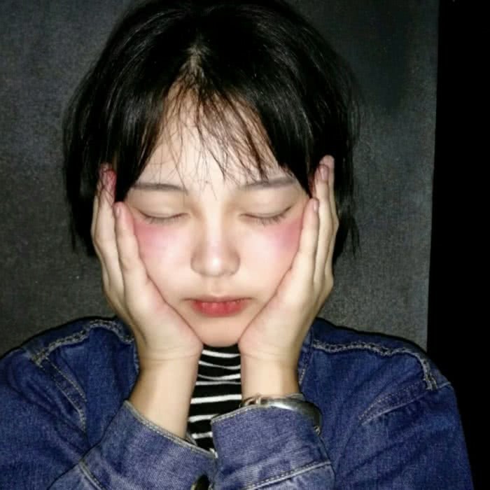 全网最火的"氟西汀" 厌世头像:世间疾苦,唯有你是我的