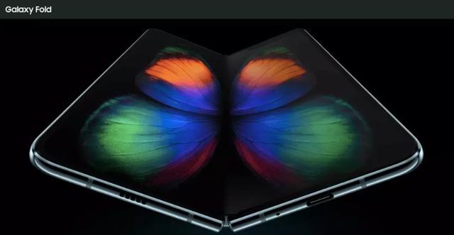 三星首款折叠屏手机正式亮相,看到价格后网友