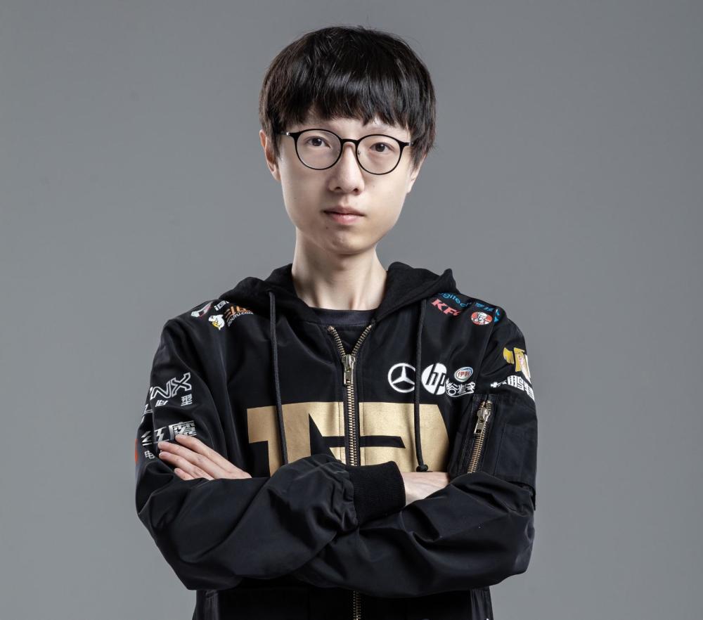 RNG队员颜值排行榜,小明咔萨君泽争第一,古风