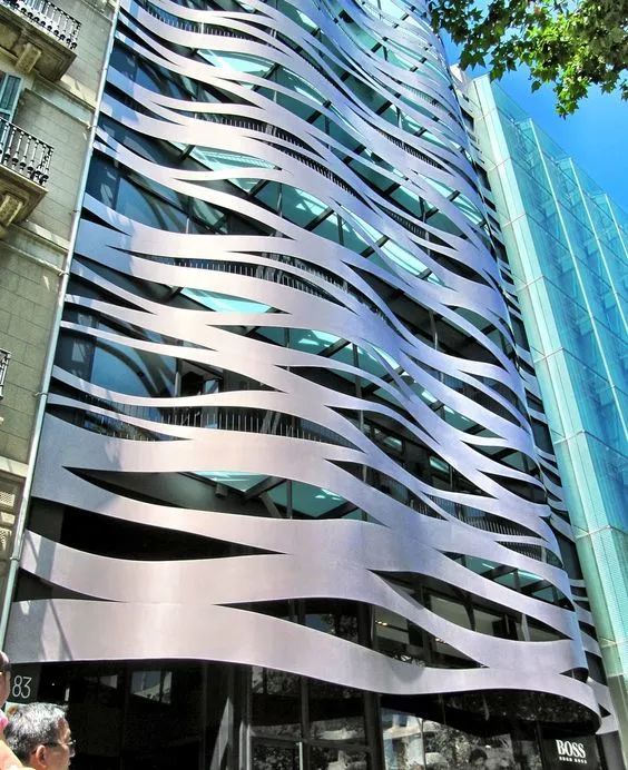 建筑造型中的波浪号