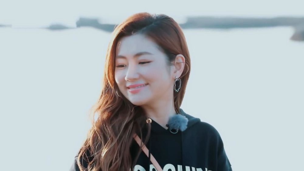 Selina张轩睿约会被男方中途抛下,任家萱大哭: