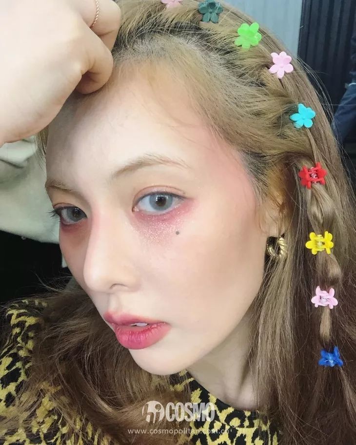 佟丽娅大概是我命中的桃花煞，她的桃花妆我必须学