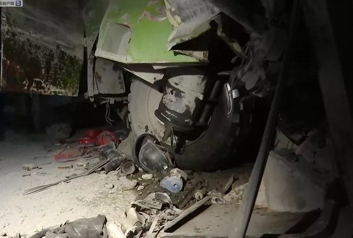 内蒙古矿企事故:涉事车辆老旧,事发时车内竟挤