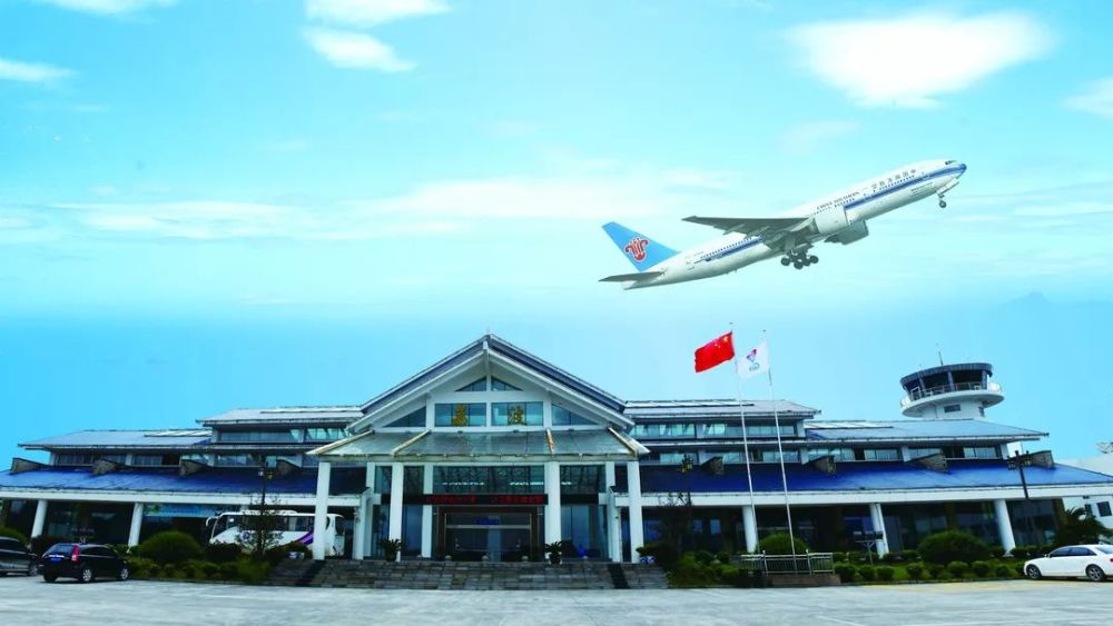 这座机场 就是 黔南州荔波机场,该机场拥有至贵阳,重庆,广州,深圳