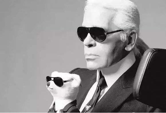 老佛爷生前和YSL创始人抢一个同性恋人?时尚