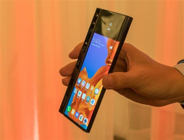 三星Fold和华为Mate X折叠屏手机 哪个更值得