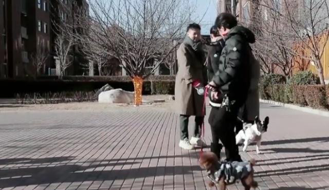 章子怡汪峰偶遇同小区素人,章子怡的态度显人