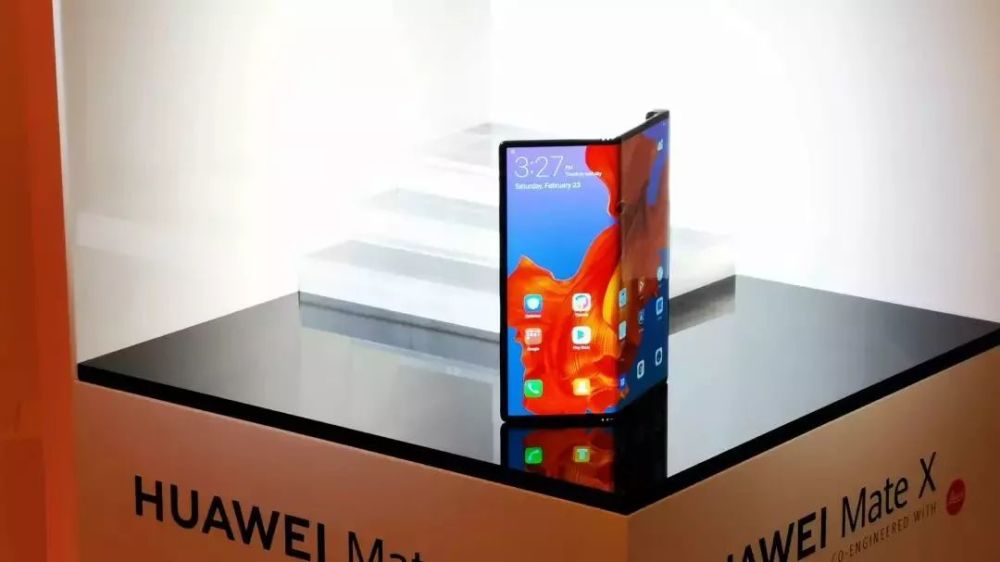 折叠屏手机除了贵,你还得考虑下怎么贴膜