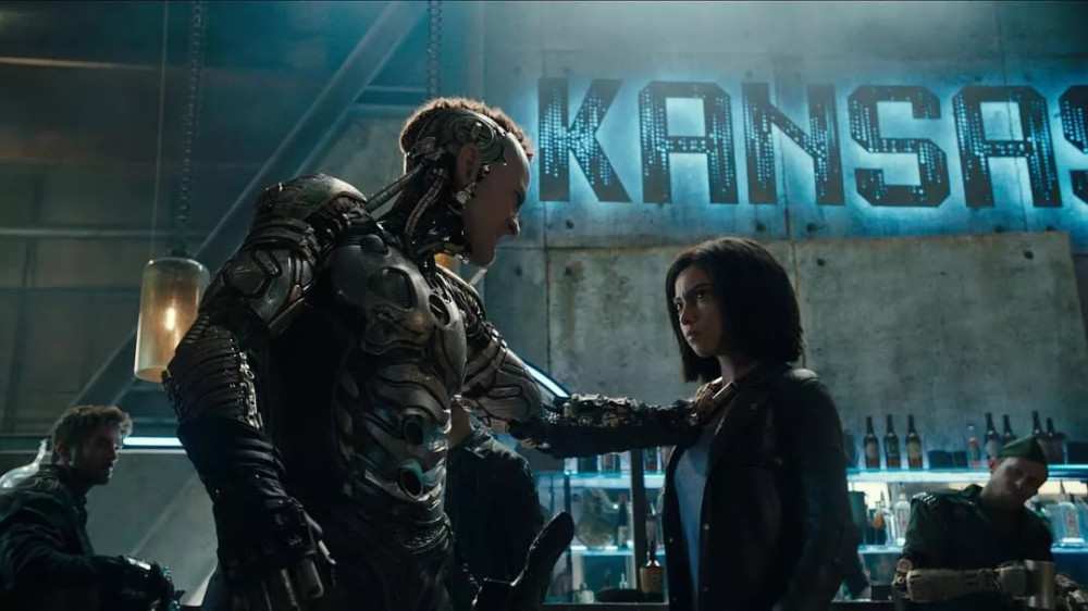 卡梅隆只是个噱头,《阿丽塔:战斗天使》的确让