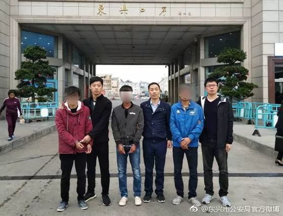 2月22日下午,越南芒街市公安局向东兴市公安局移送3名在越南投案自首