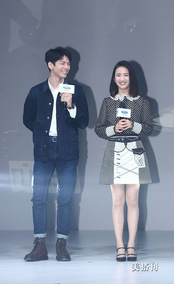 冻龄女神林依晨露招牌甜笑现身某活动,波点套