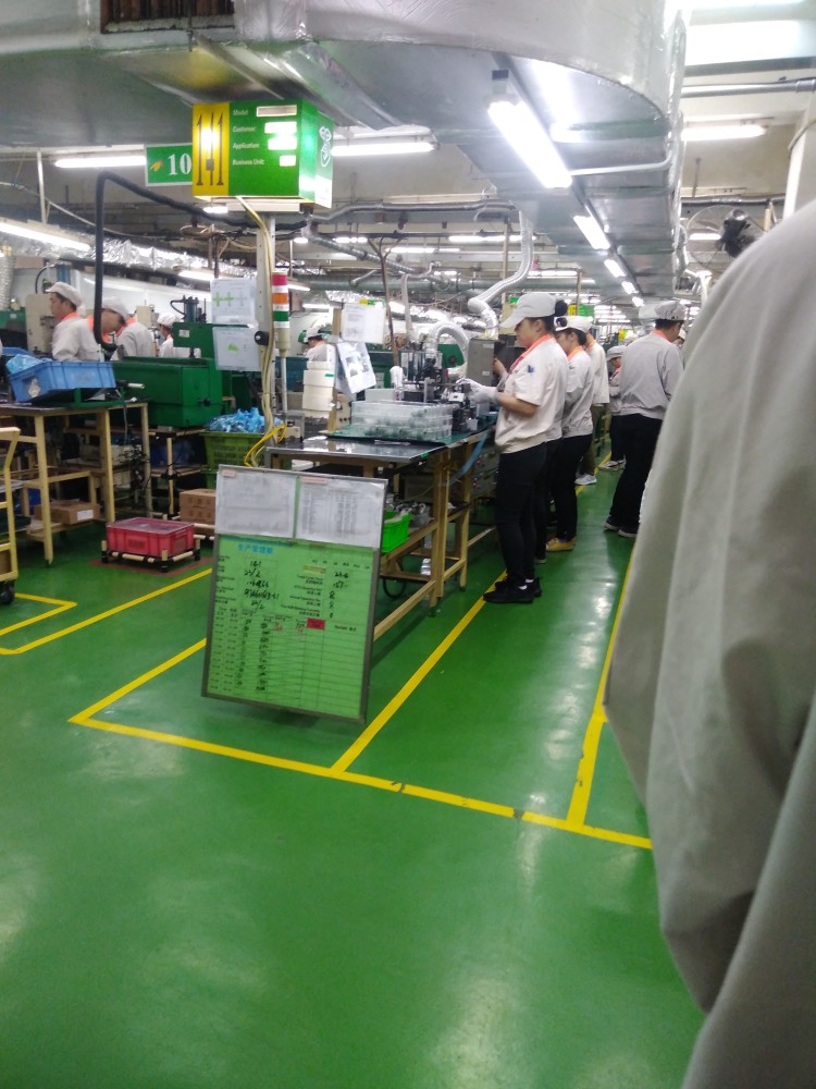 实拍深圳大型电机厂工作车间,有油有噪音有气味,工人