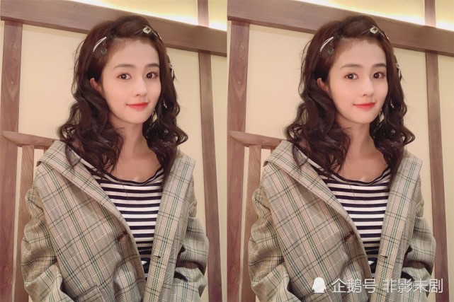 可以说是标准的长相,很有韵味~ 近日网上曝光了李沁的羊毛卷的发型