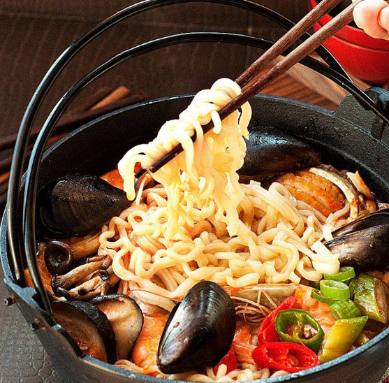 张云雷泡面吃法走红,看到制作方式后,网友:老婆