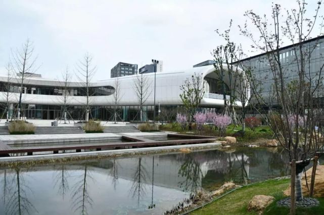 大公司要闻速览|小米完成组织架构调整;许家印成立新造车公司