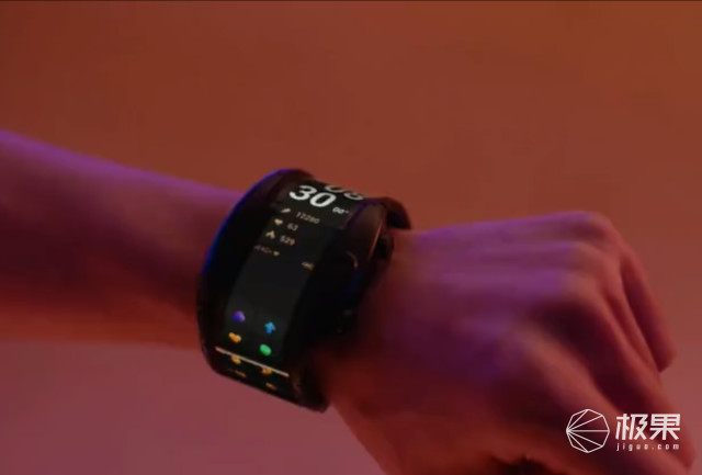 努比亚Alpha真机上手:首款可穿戴柔性手机,体验