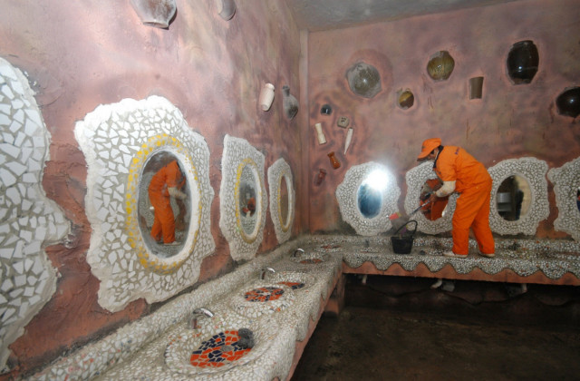 世界上最牛的厕所,可同时容纳2000人方便,却成了当旅游景点