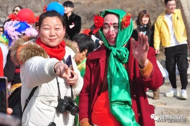 井陉核桃园花会,品尝"拖刀面,观看"打树花"
