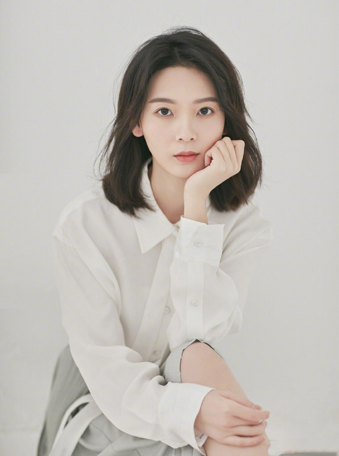 陈瑶写真变身奶瑶撩的你怦然心动,笑容纯真美