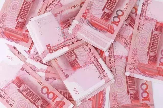 满屏的厚沓毛爷爷,让人看着就很开心啊,这个世界谁不是为了钱而努力