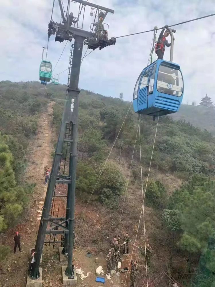 渔洋山景区开展索道垂直救护演练,提高应急救援能力