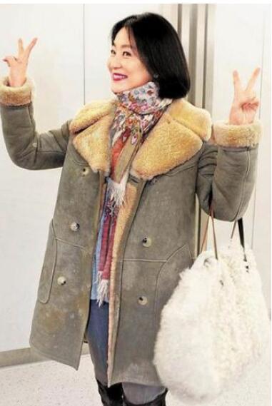 64岁林青霞头发乌黑变回少女身材，打扮时髦惊 艳网友（组图） - 4