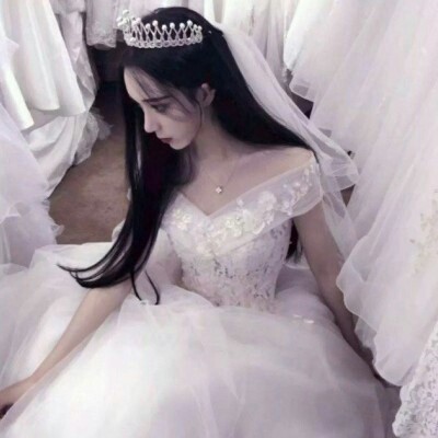 穿婚纱的头像_婚纱头像女(3)