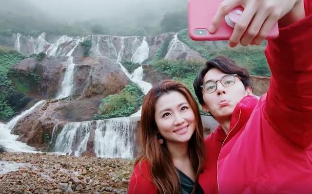 和任家萱甜得被SHE粉丝催婚,张轩睿承认动心